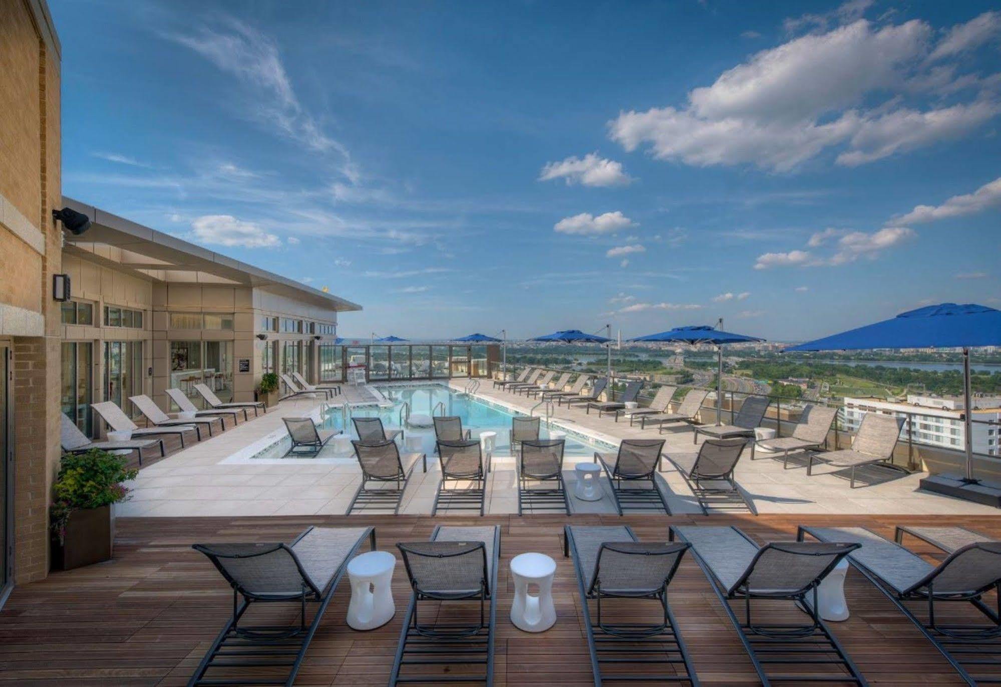 Global Luxury Suites Near Pentagon City Arlington Exterior photo