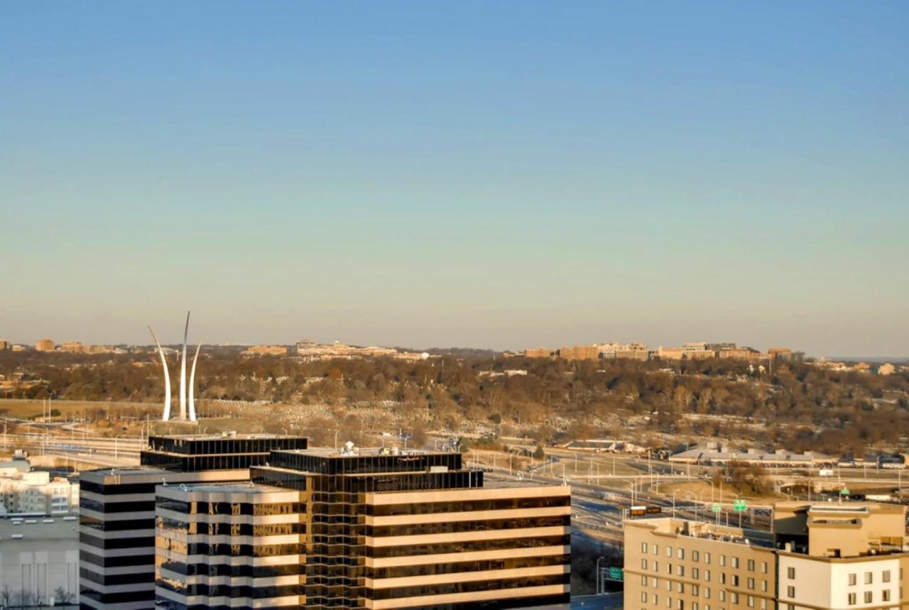 Global Luxury Suites Near Pentagon City Arlington Exterior photo
