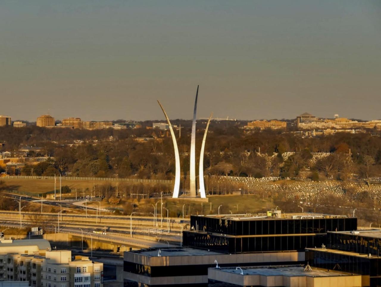 Global Luxury Suites Near Pentagon City Arlington Exterior photo